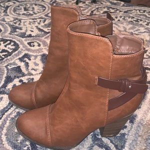 Breckelle’s Brown Ankle Booties